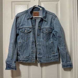Levis distressed jean jacket size small vvguc